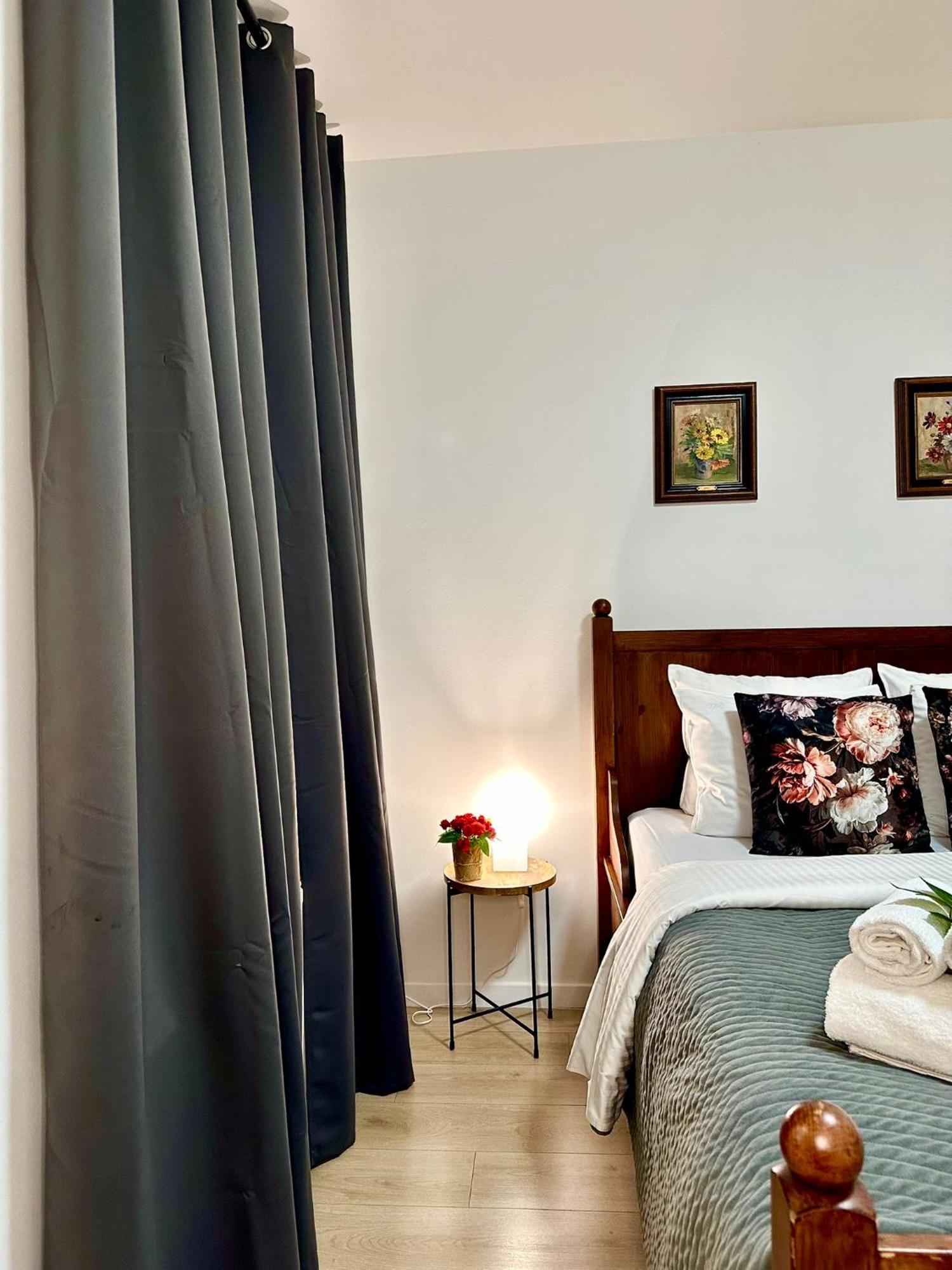 Luxury Suites Centrum By Rikas Hotels Anversa Esterno foto