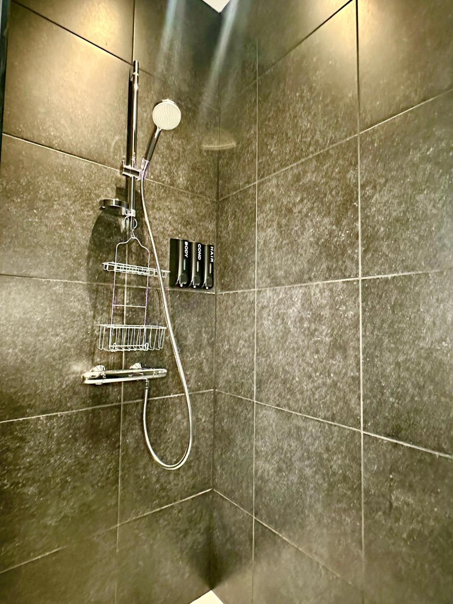 Luxury Suites Centrum By Rikas Hotels Anversa Esterno foto
