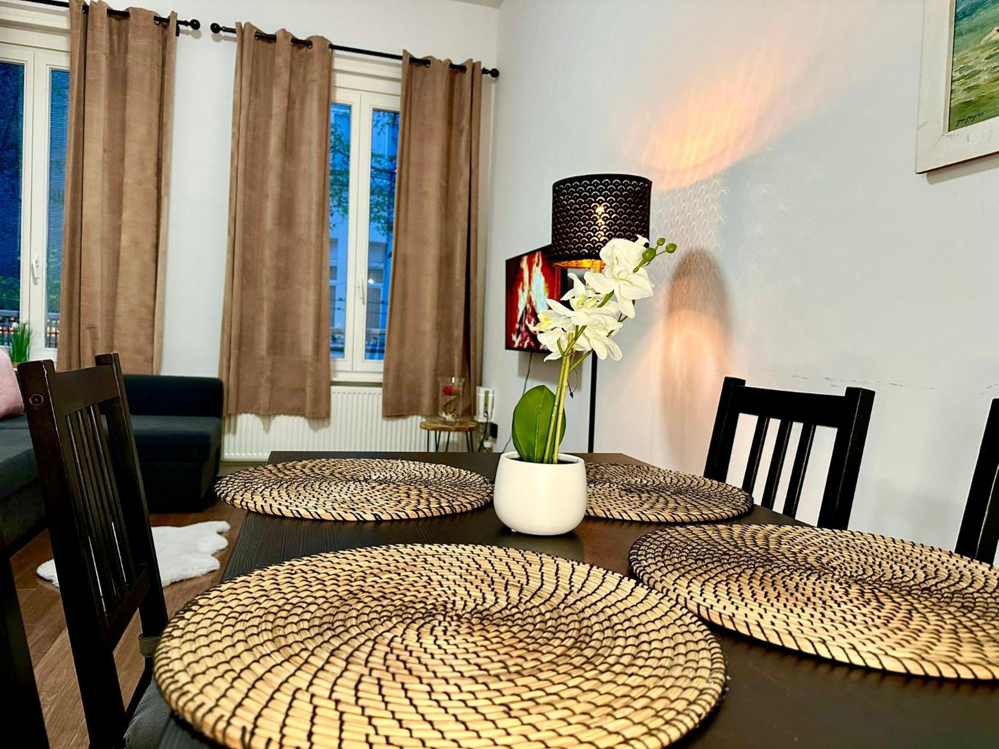 Luxury Suites Centrum By Rikas Hotels Anversa Esterno foto