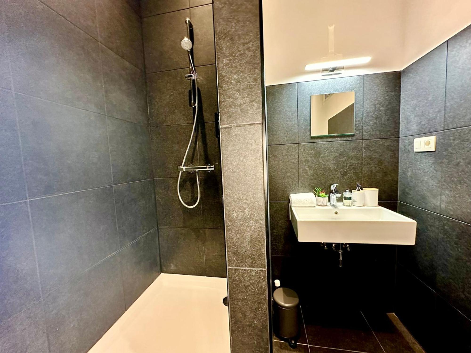 Luxury Suites Centrum By Rikas Hotels Anversa Esterno foto