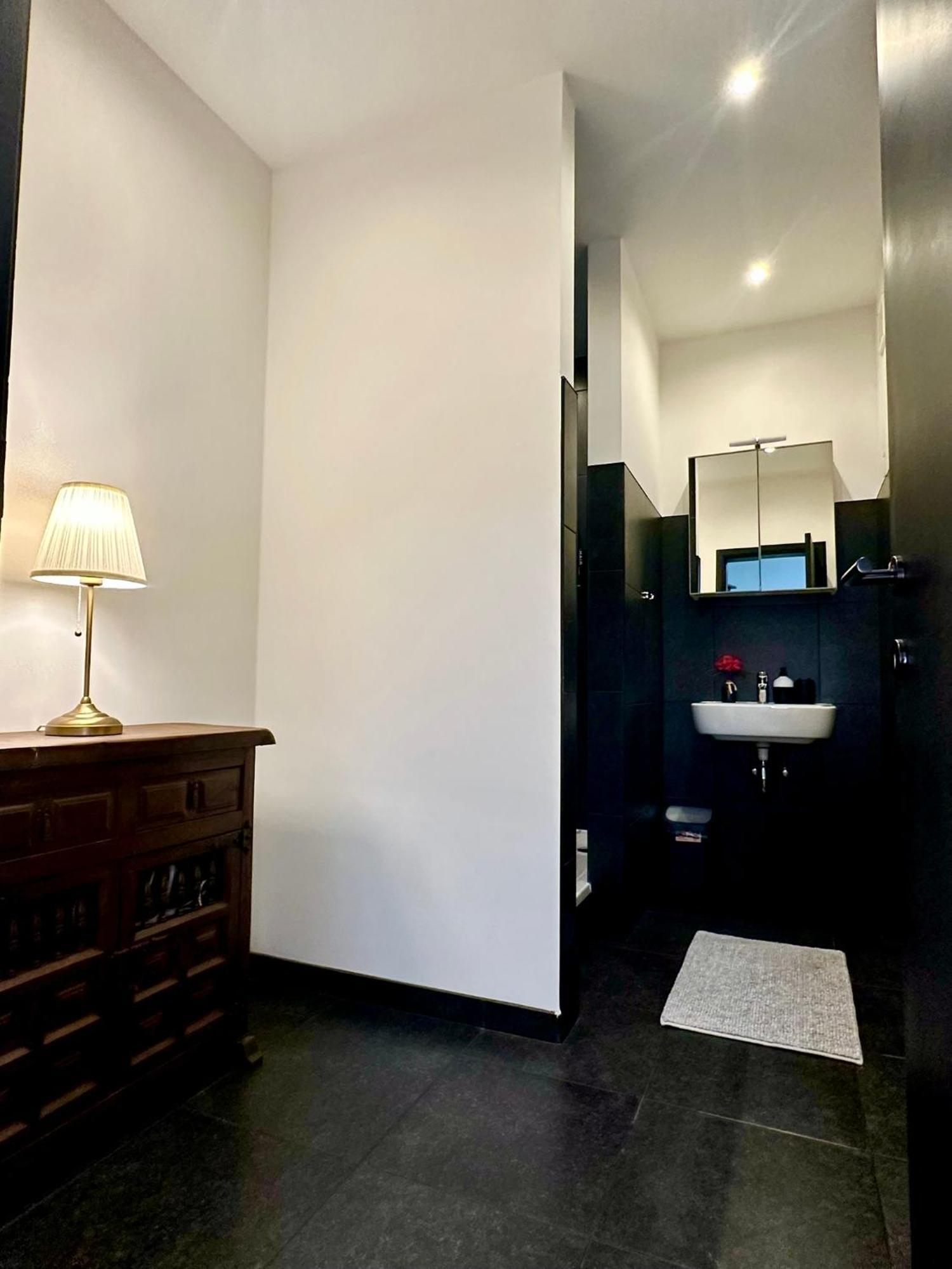 Luxury Suites Centrum By Rikas Hotels Anversa Esterno foto